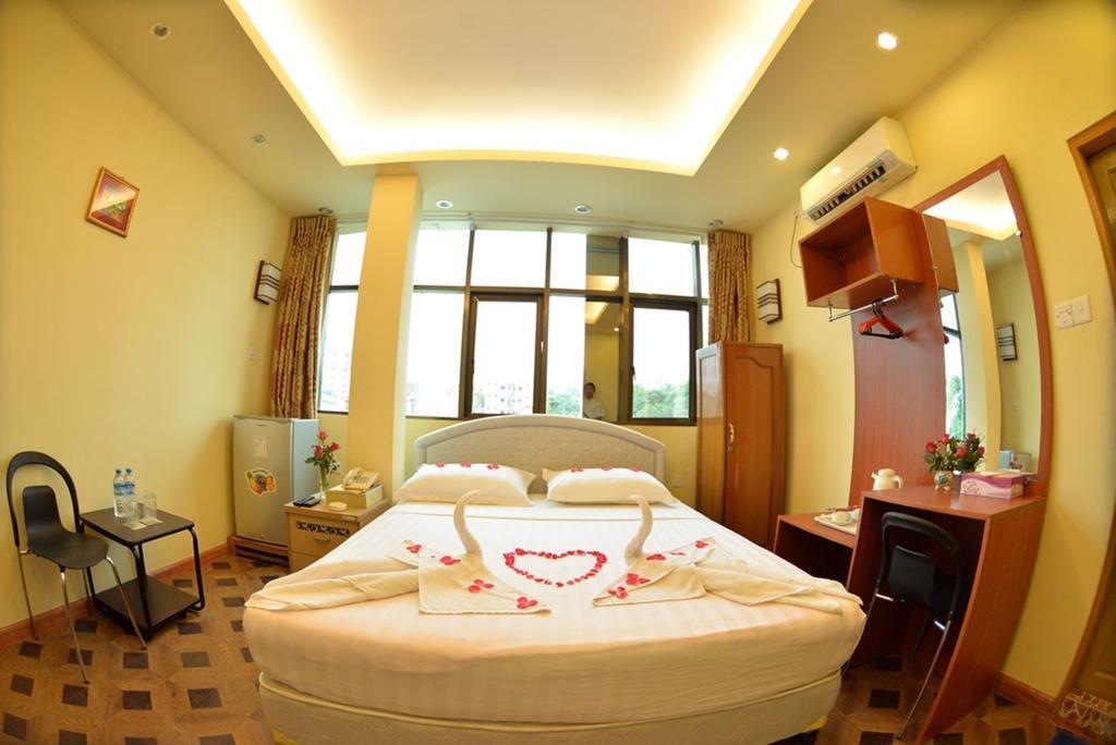 New Golden Forward Hotel Янгон Екстер'єр фото