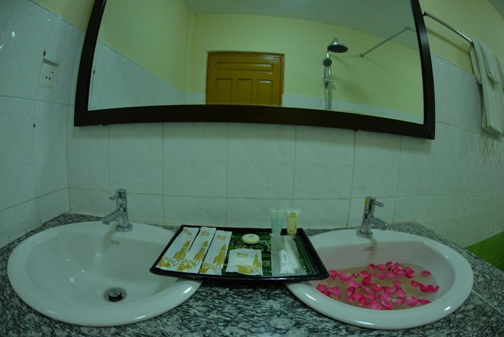 New Golden Forward Hotel Янгон Екстер'єр фото