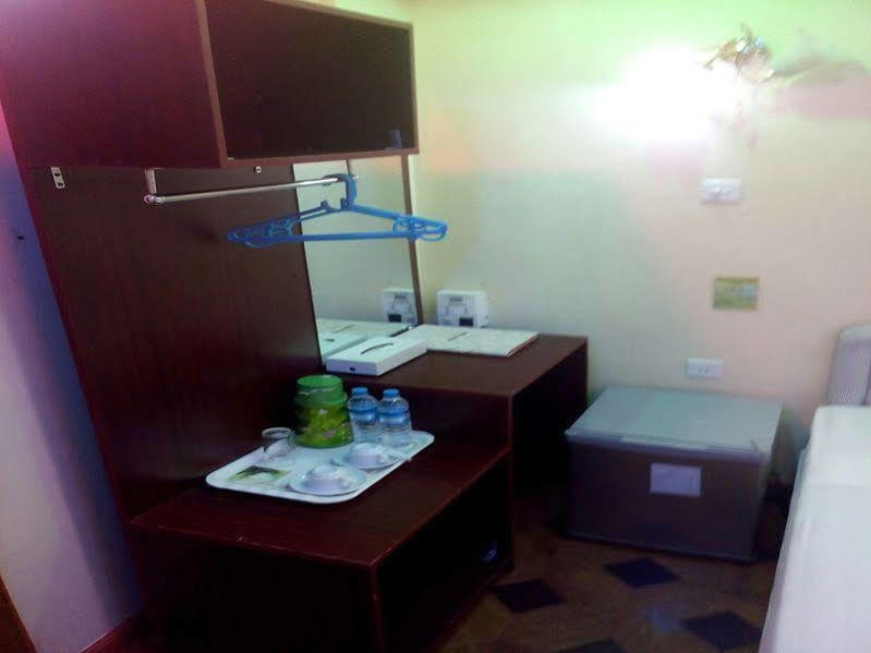 New Golden Forward Hotel Янгон Екстер'єр фото