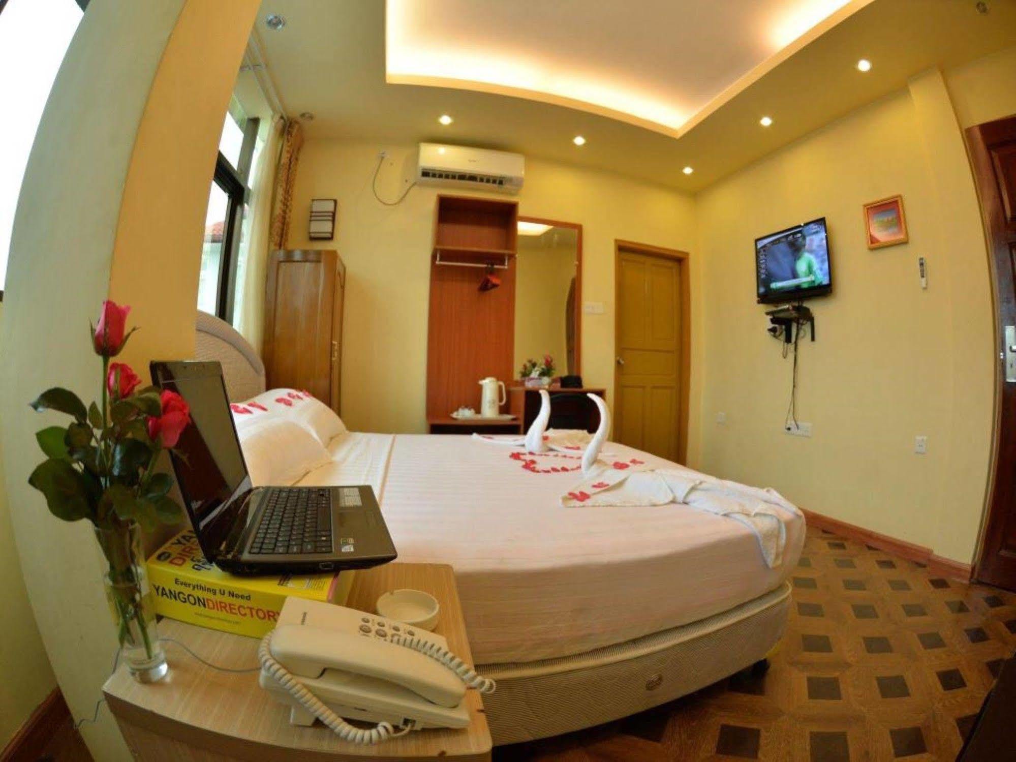 New Golden Forward Hotel Янгон Екстер'єр фото