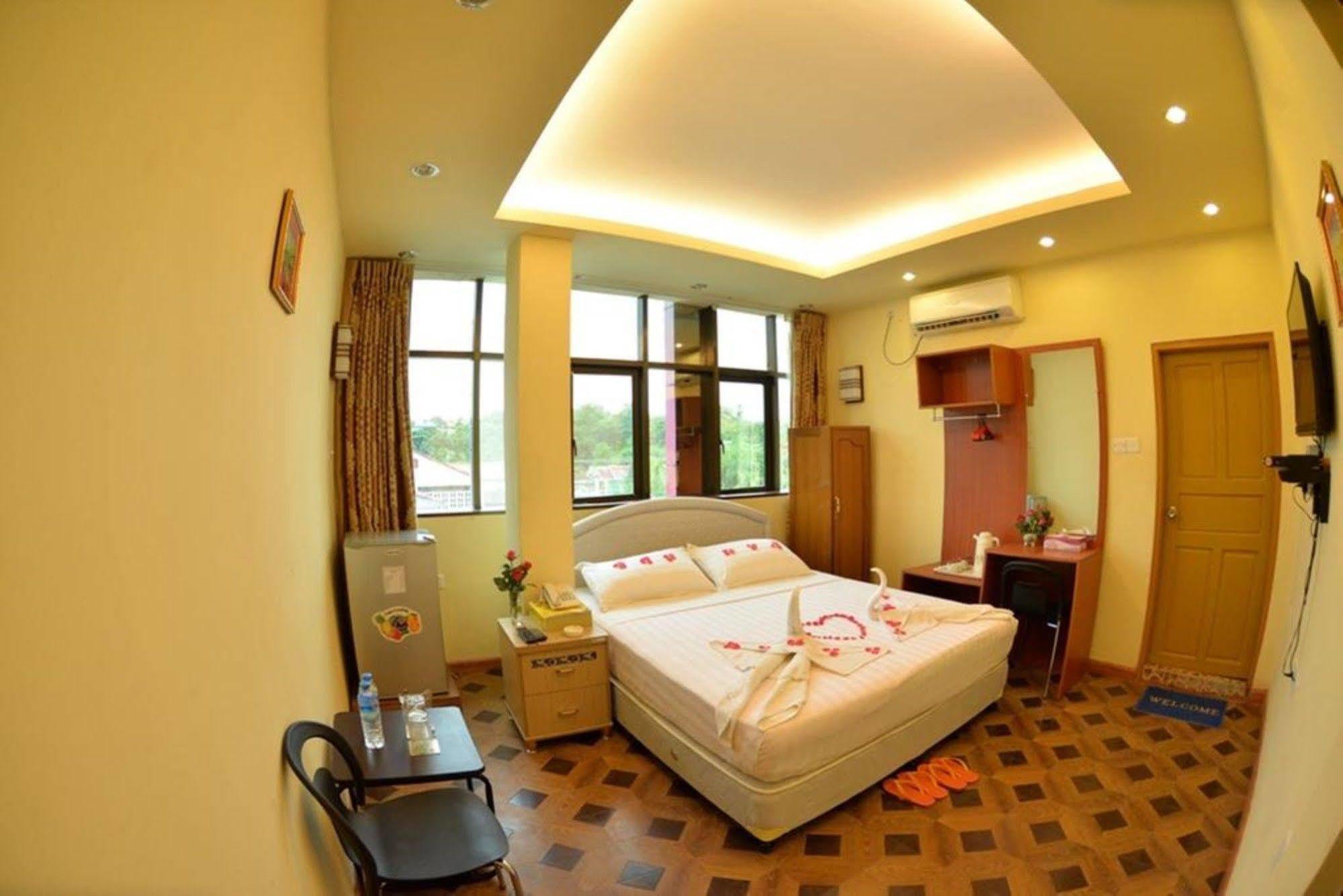 New Golden Forward Hotel Янгон Екстер'єр фото